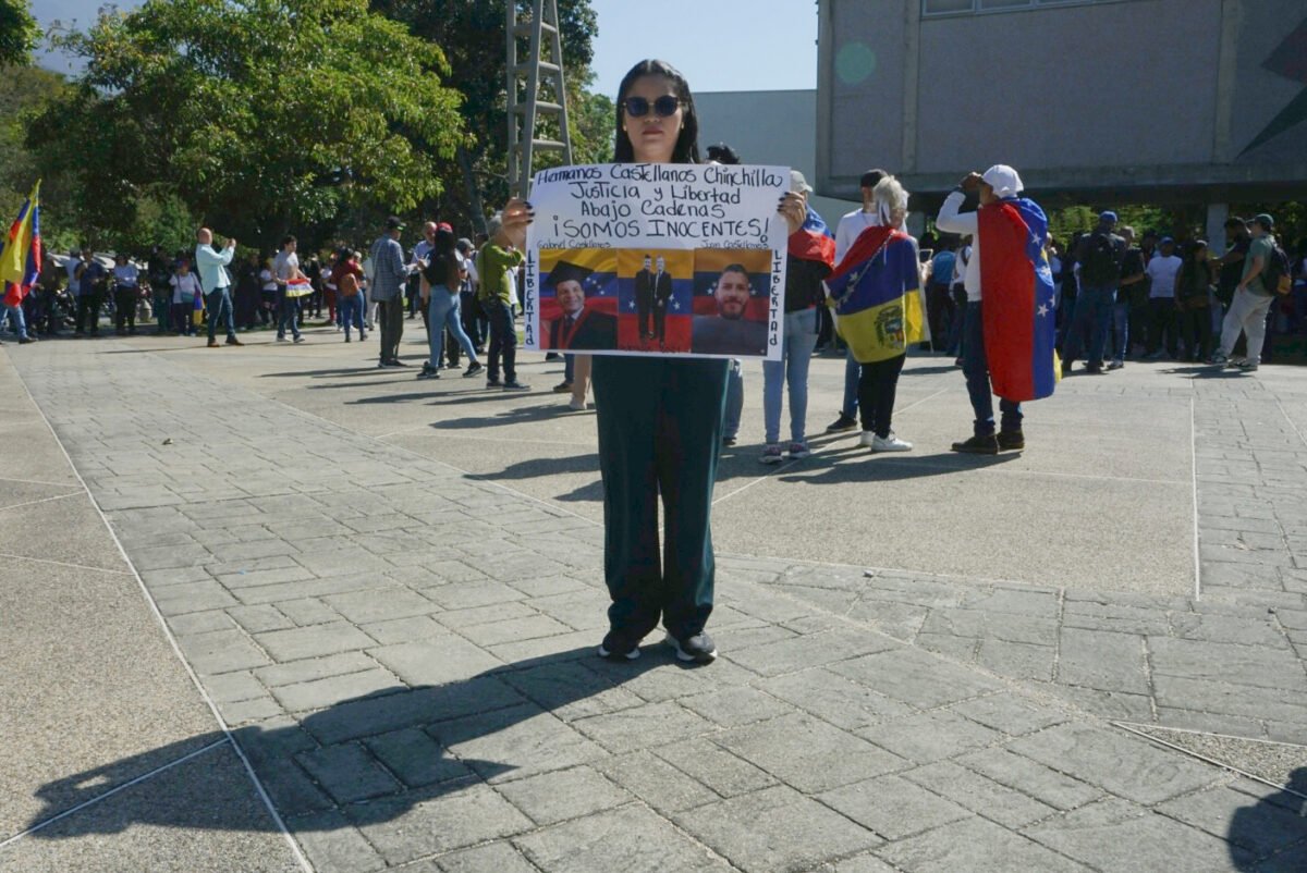 Así se desarrolla la manifestación de los estudiantes en la UCV por la liberación de los presos políticos