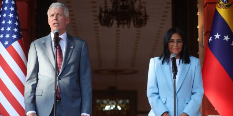 Secretario de Energía de EE UU afirmó que su país manejará los fondos de la venta de petróleo de Venezuela