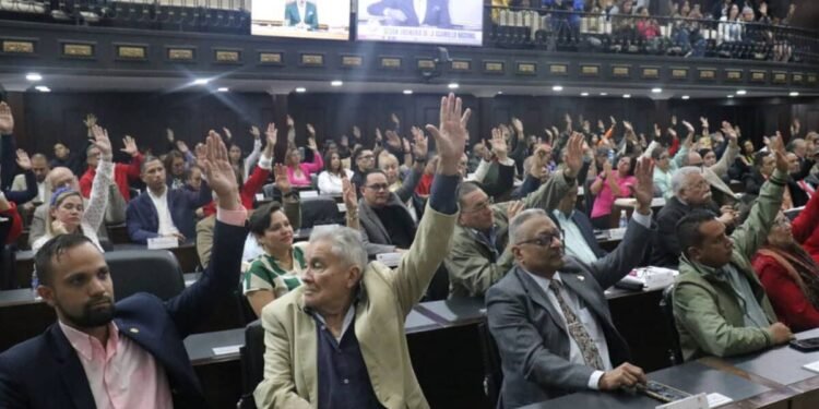 Estudiantes de la UCV protestaron en la Defensoría del Pueblo para exigir la renuncia de Tarek William Saab