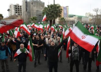 El ayatola Alireza Arafi asume como el tercer miembro del consejo interino de Irán