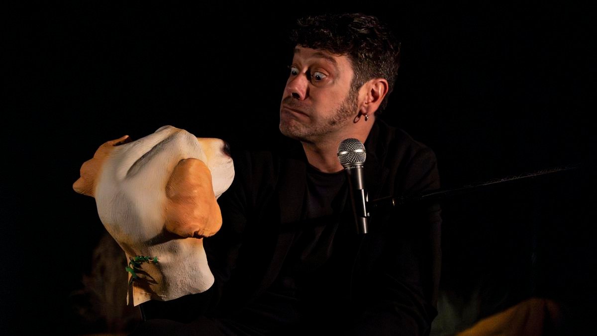 Sato Díaz en un ensayo de 'La diatriba del perro'