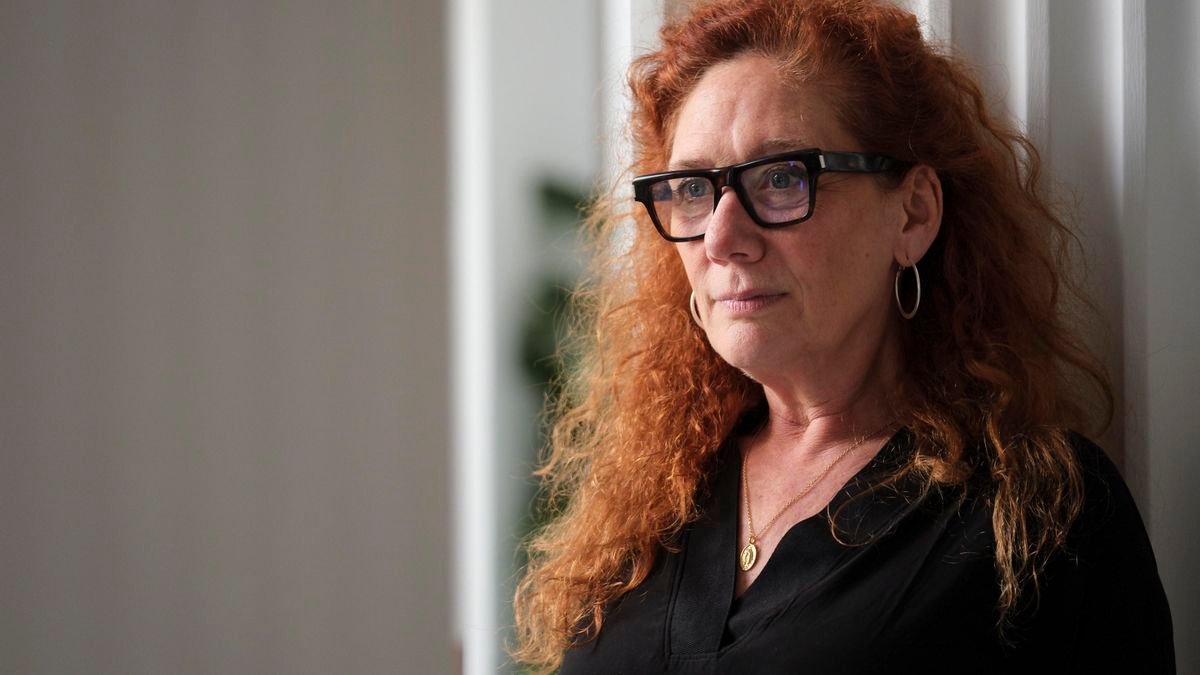 La escritora y periodista Cristina Fallarás durante una rueda de prensa en Santa Cruz de Tenerife