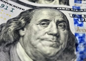 El petróleo se instala al filo de los 100 dólares ante la entrada en vigor del bloqueo de Ormuz por parte de Estados Unidos