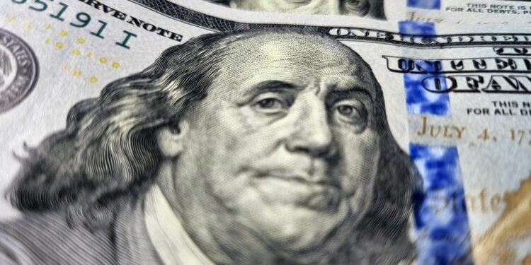 El petróleo se instala al filo de los 100 dólares ante la entrada en vigor del bloqueo de Ormuz por parte de Estados Unidos