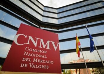 ¿Invertir con la IA? La CNMV prueba cuatro modelos y en diez meses logran un 80% en Bolsa española