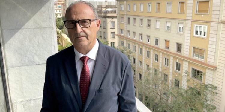 Péter Magyar pide la dimisión del presidente húngaro y le acusa de actuar como «títere» de Orban