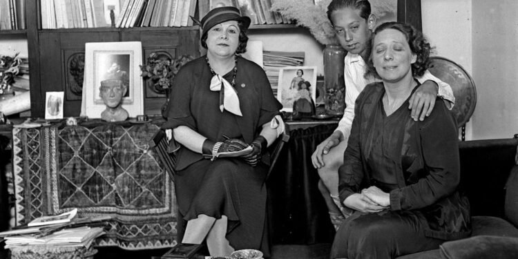 Margarita Nelken, la diputada republicana que conocía tan bien los museos de Europa como el campo extremeño