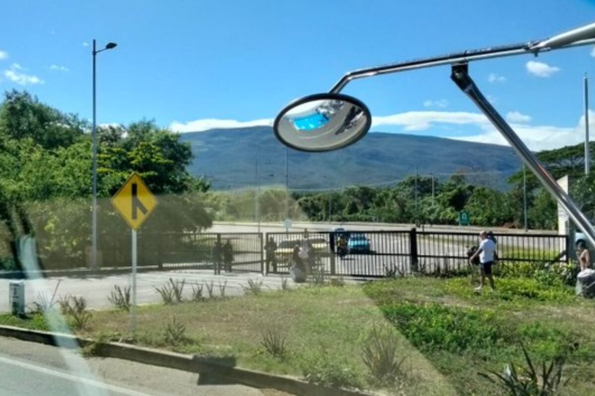 Reportaron el cierre anticipado de las fronteras entre Colombia y Venezuela