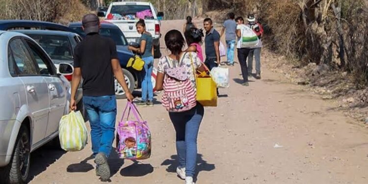 El desplazamiento forzado baja por primera vez en 10 años y el número de refugiados cae un 3% en un año récord en retornos