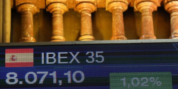 El Ibex se dispara hasta máximos históricos y el petróleo baja ante la expectativa de un acuerdo de paz