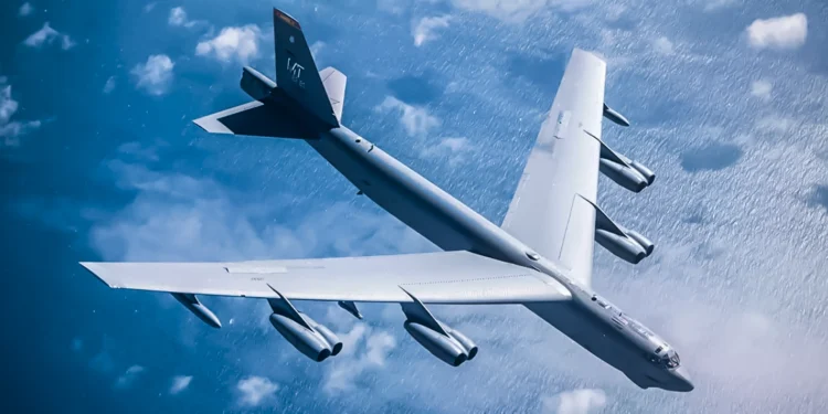 Mueren los ocho tripulantes de un bombardero B-52 tras estrellarse en California