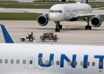 Una joven demanda a Delta Air Lines   por acusar a su padre de forma falsa de trata de personas y agresión sexual durante un vuelo