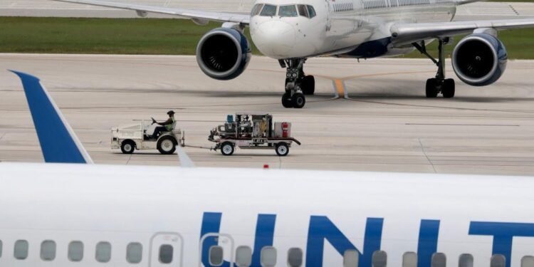 Una joven demanda a Delta Air Lines   por acusar a su padre de forma falsa de trata de personas y agresión sexual durante un vuelo