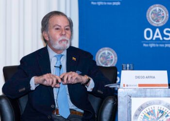 Diego Arria: Sigue la narcotiranía, pero apoyada por EE UU