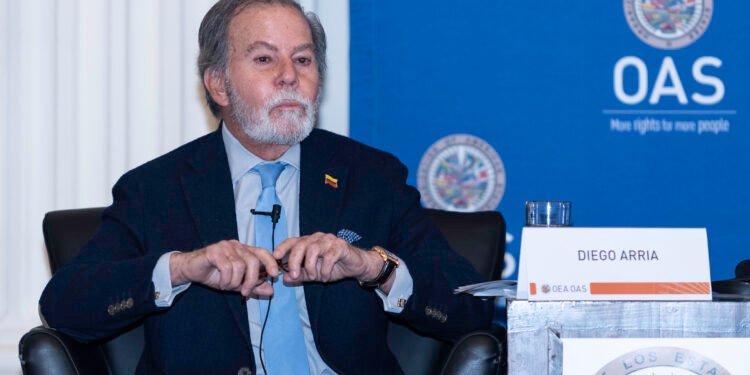 Diego Arria: Sigue la narcotiranía, pero apoyada por EE UU