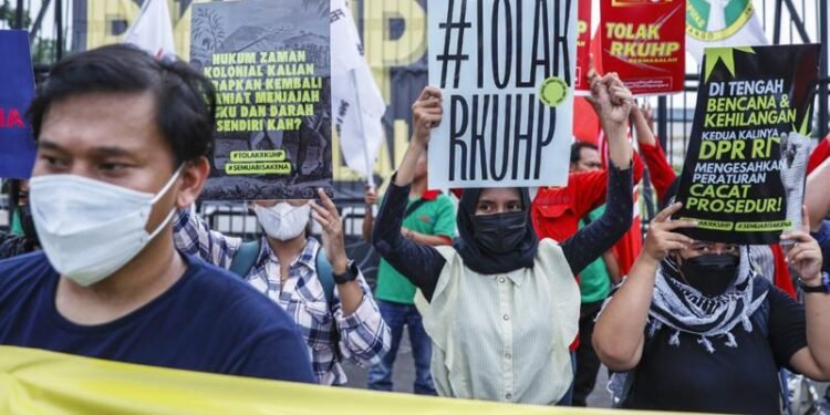 Indonesia planea enseñar doctrinas anti-LGBTIQ+ en recintos religiosos